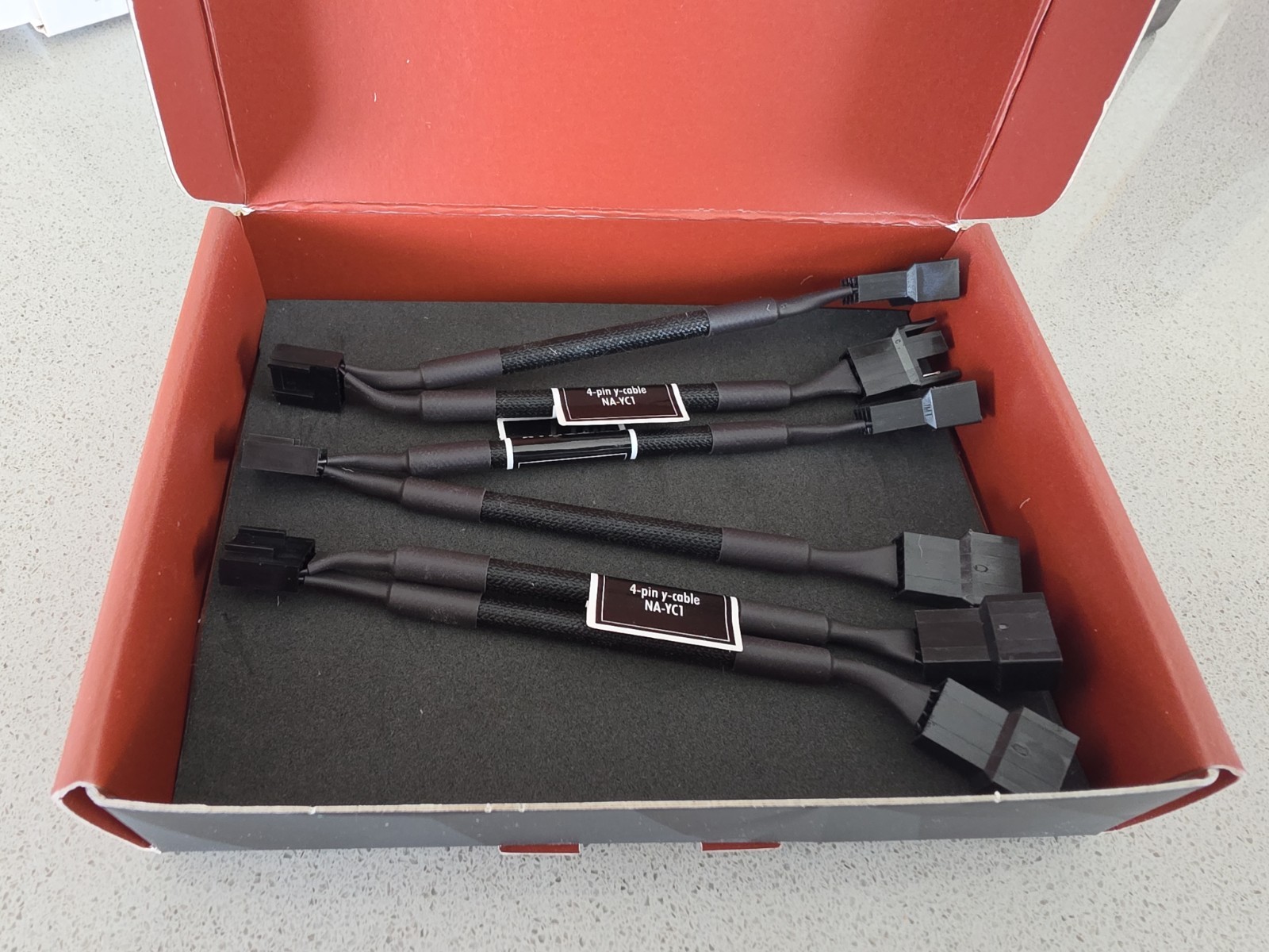 Noctua NA-SYC1 Chromax.Black, 4 Pin Y-Cables for PC Fans (Black)