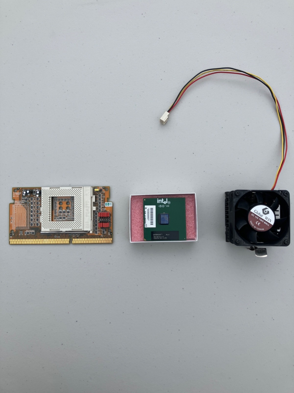370SP Rev 2.0 adapter for Slot 1 + Celeron 600/128/66/1.7V + heatsink with fan