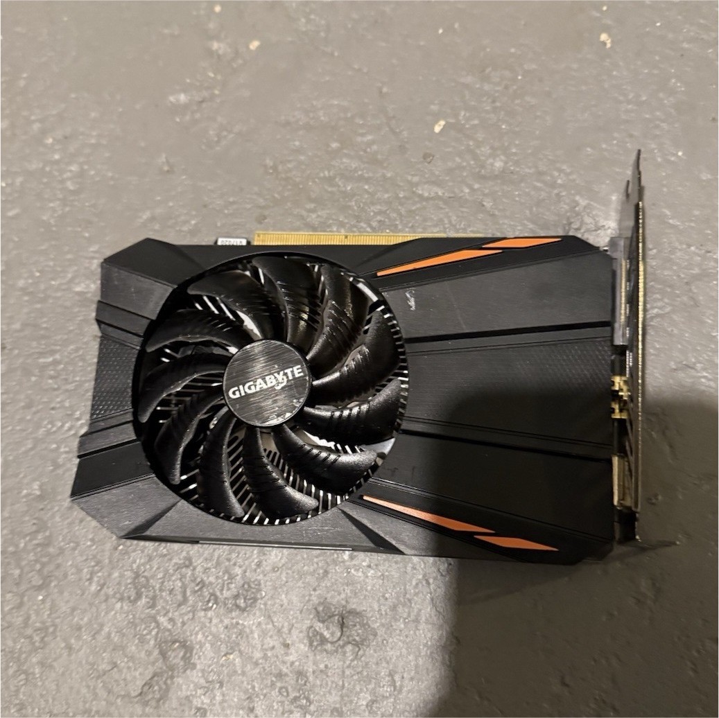 GIGABYTE Radeon RX 550 2GB GDDR5 Graphics Card Fan HDMI DVI-D DisplayPort PCIe