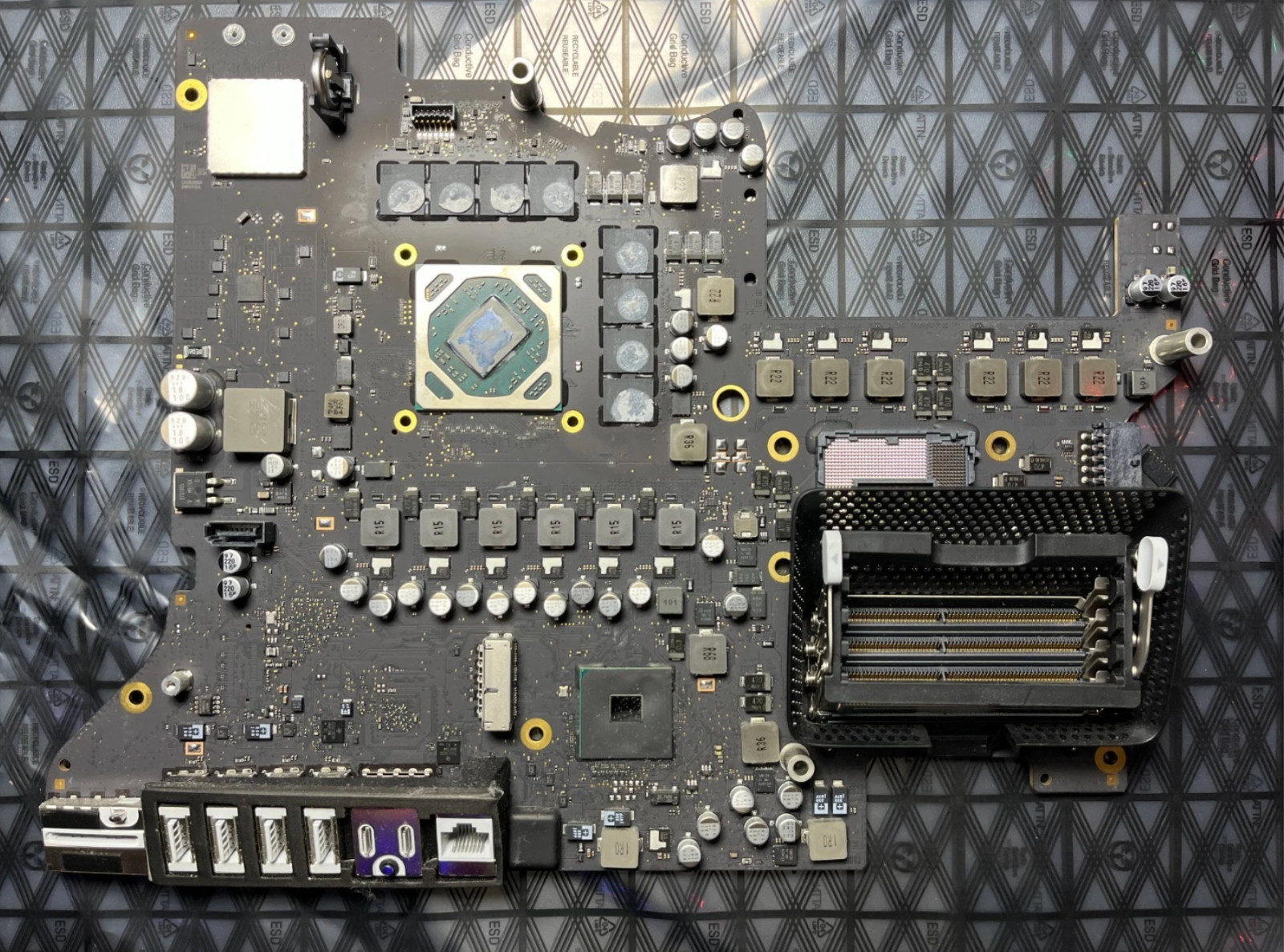 iMac A2115 2019 27″ Logic Board 820-01236-A | 580X 8GB GPU. NO CPU/RAM