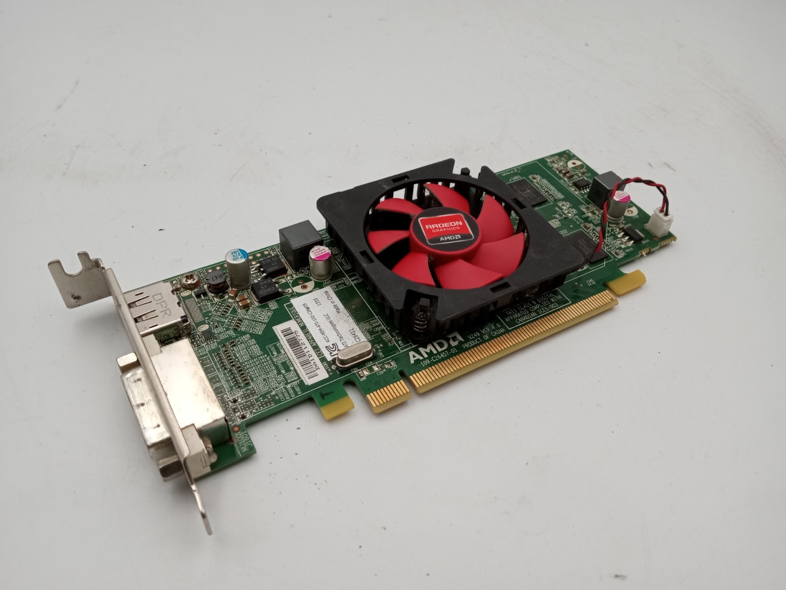 AMD V249 Radeon HD 7470 1GB PCIe DVI DP Low Profile Video Card 109-C26457-01 -RR