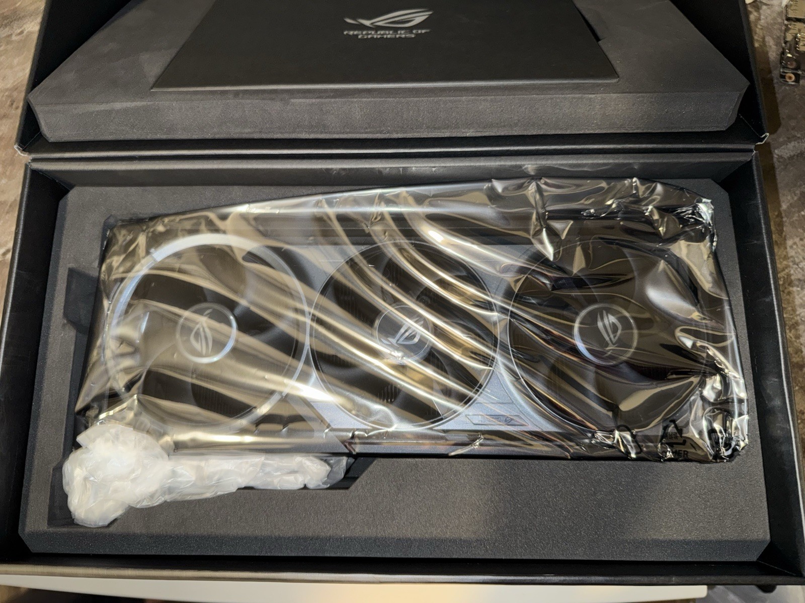 Asus Astral RTX 5090 Cooler + Pcb No Core And VRAM With Box (US Stock)