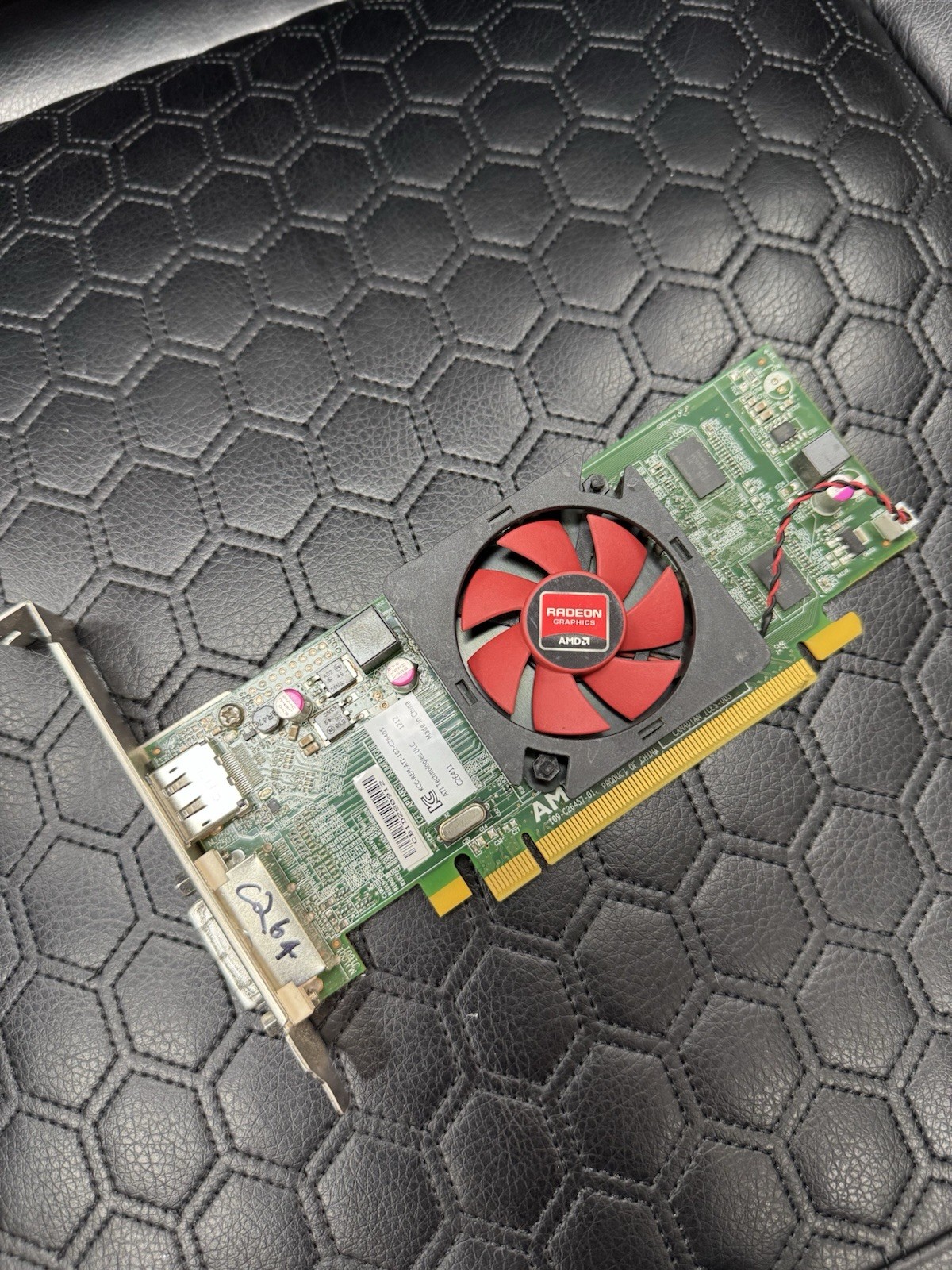 AMD V249 Radeon HD 7470 1GB PCIe DVI DP High Profile Video Card 109-C26457-01