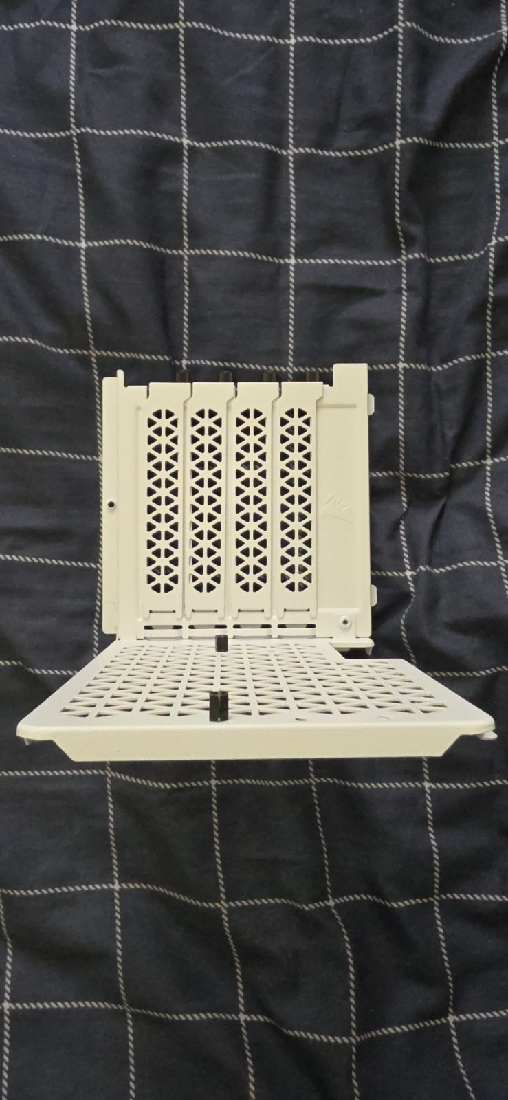 Corsair 6500 Series Vertical GPU Mount Kit (RISER CABLE NOT INCLUDED)