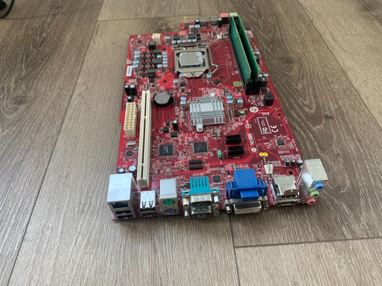 MSI MS-7744 motherboard. On-board audio, Gigabit LAN, VGA, HDMI, DVI CPU 4GB RAM