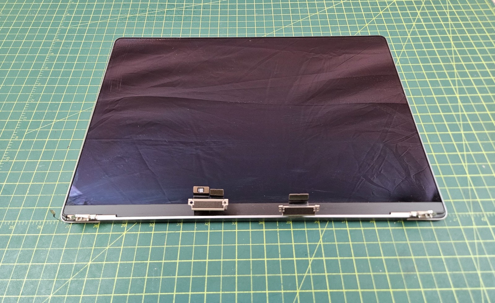 Apple MacBook Pro 16″ A2485 2021 LCD Screen Complete Assembly Gray Read #c556
