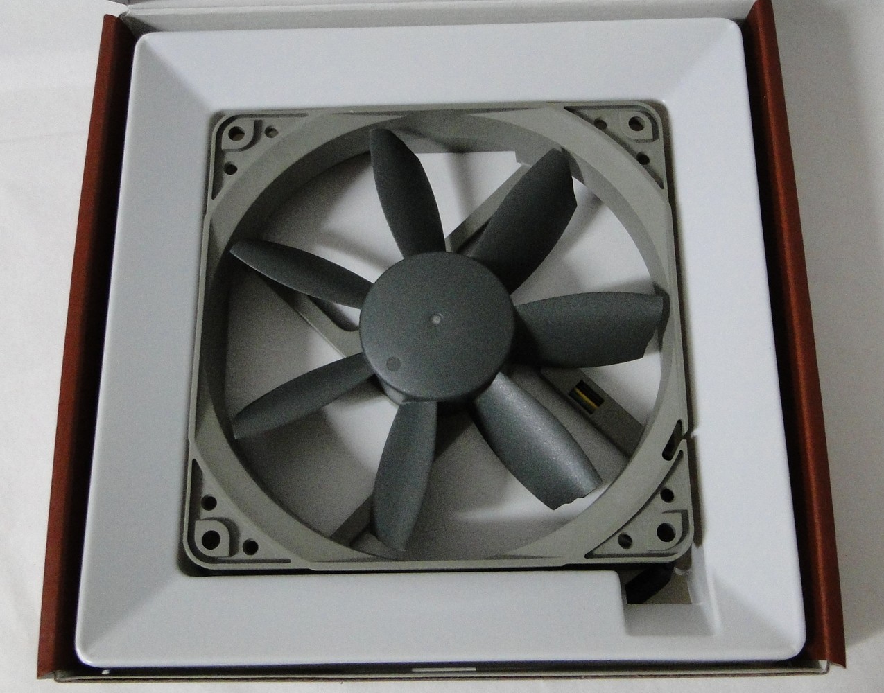 Noctua NF-S12B redux-1200 PWM, 4-Pin, 1200 RPM 120mm x 25mm , Grey NEW !