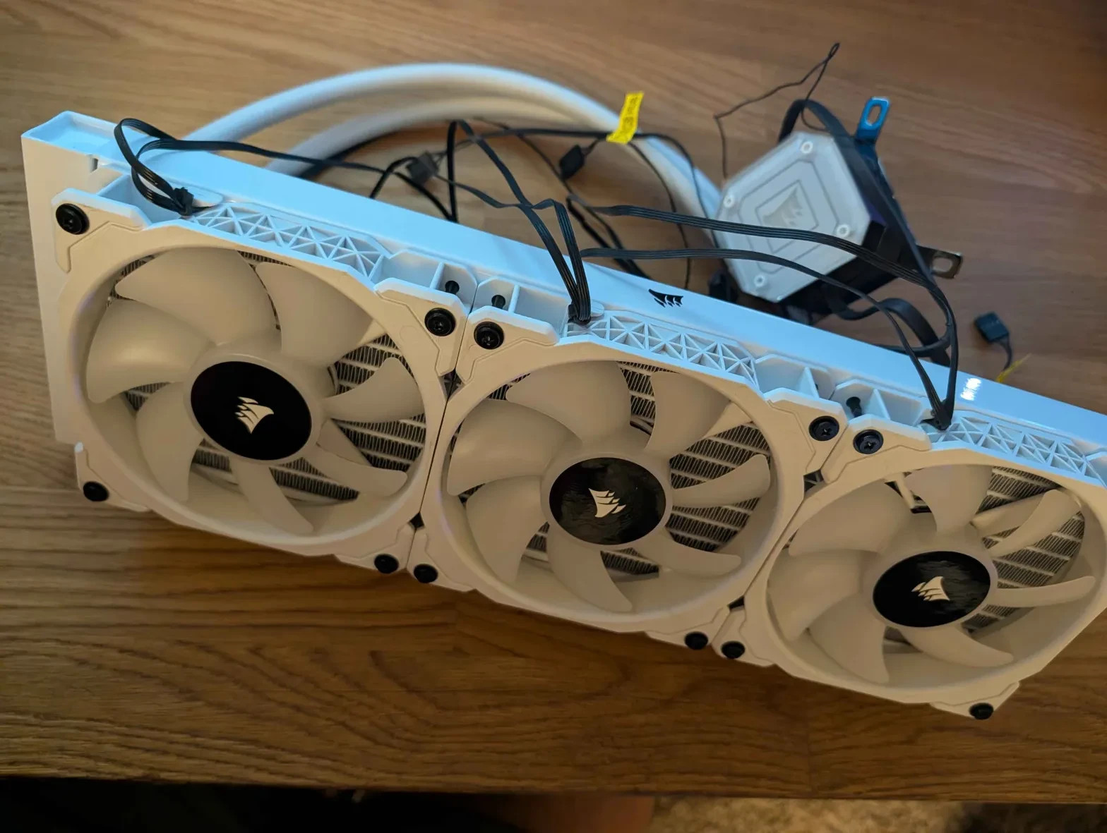 Corsair iCUE H100i ELITE CAPELLIX Liquid CPU Cooler — White