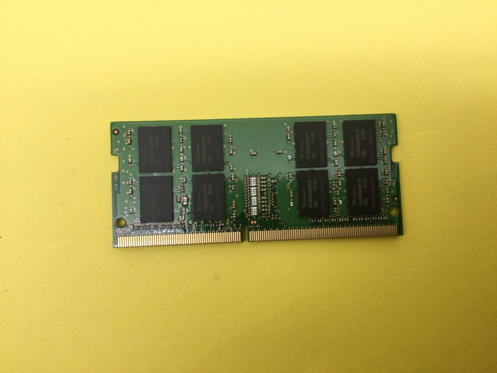 HYNIX 16GB(1x16GB) 2Rx8 PC4-2400T SODIMM LAPTOP MEMORY HMA82GS6AFR8N-UH