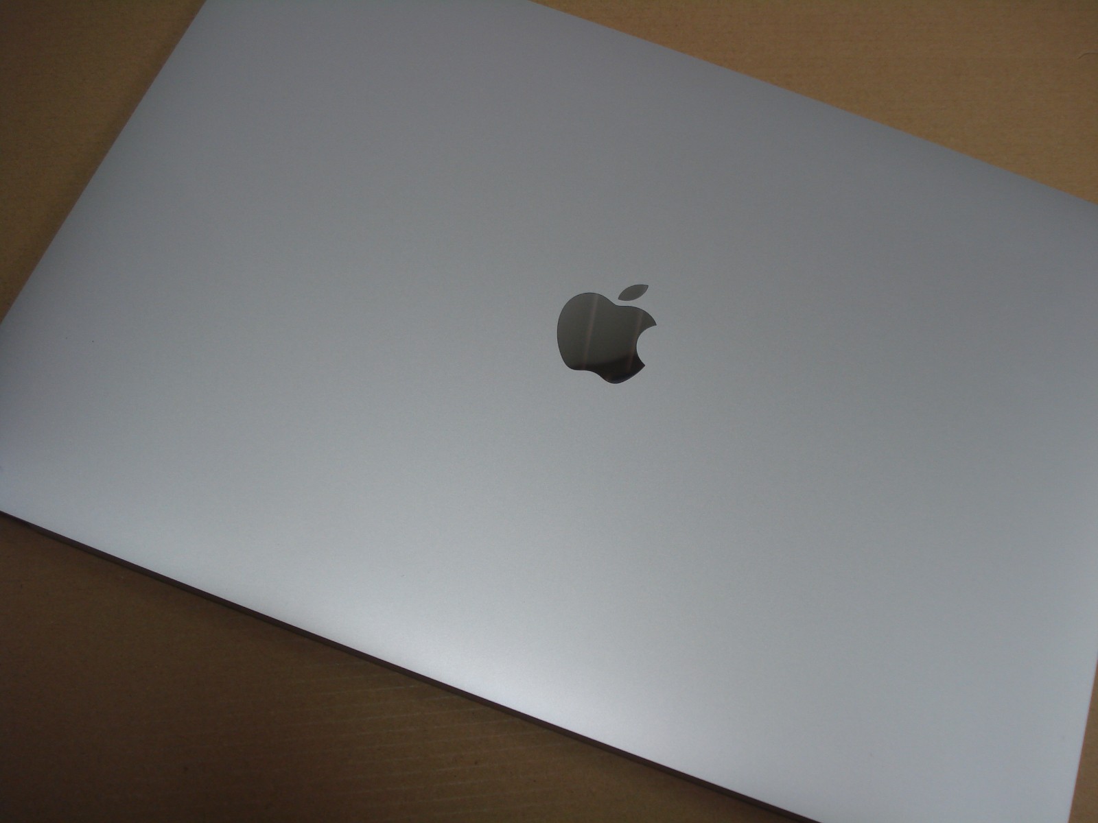 NEW OEM Macbook Pro Retina A2141 2019 16″ Full LCD Screen Assembly SILVER