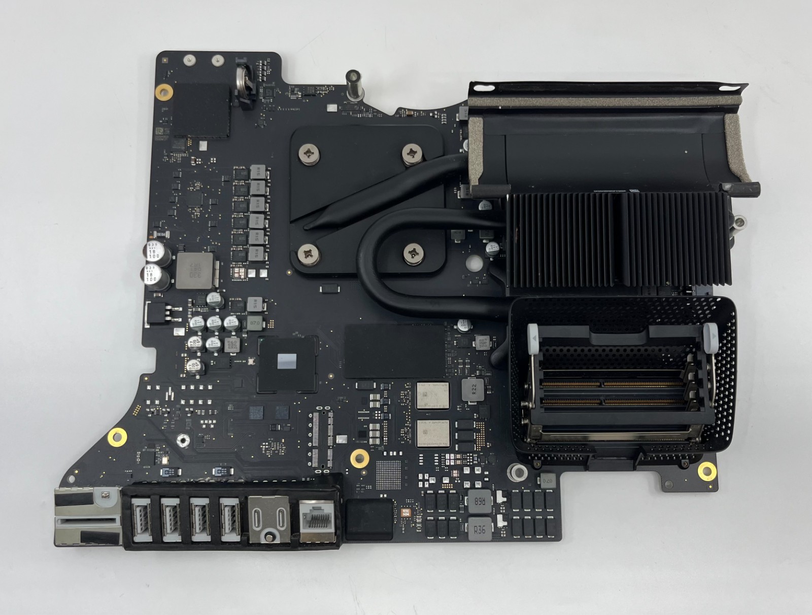 Genuine Apple iMac 27″ A2115 2020 Logic Board Part Number 820-01779-A For Parts