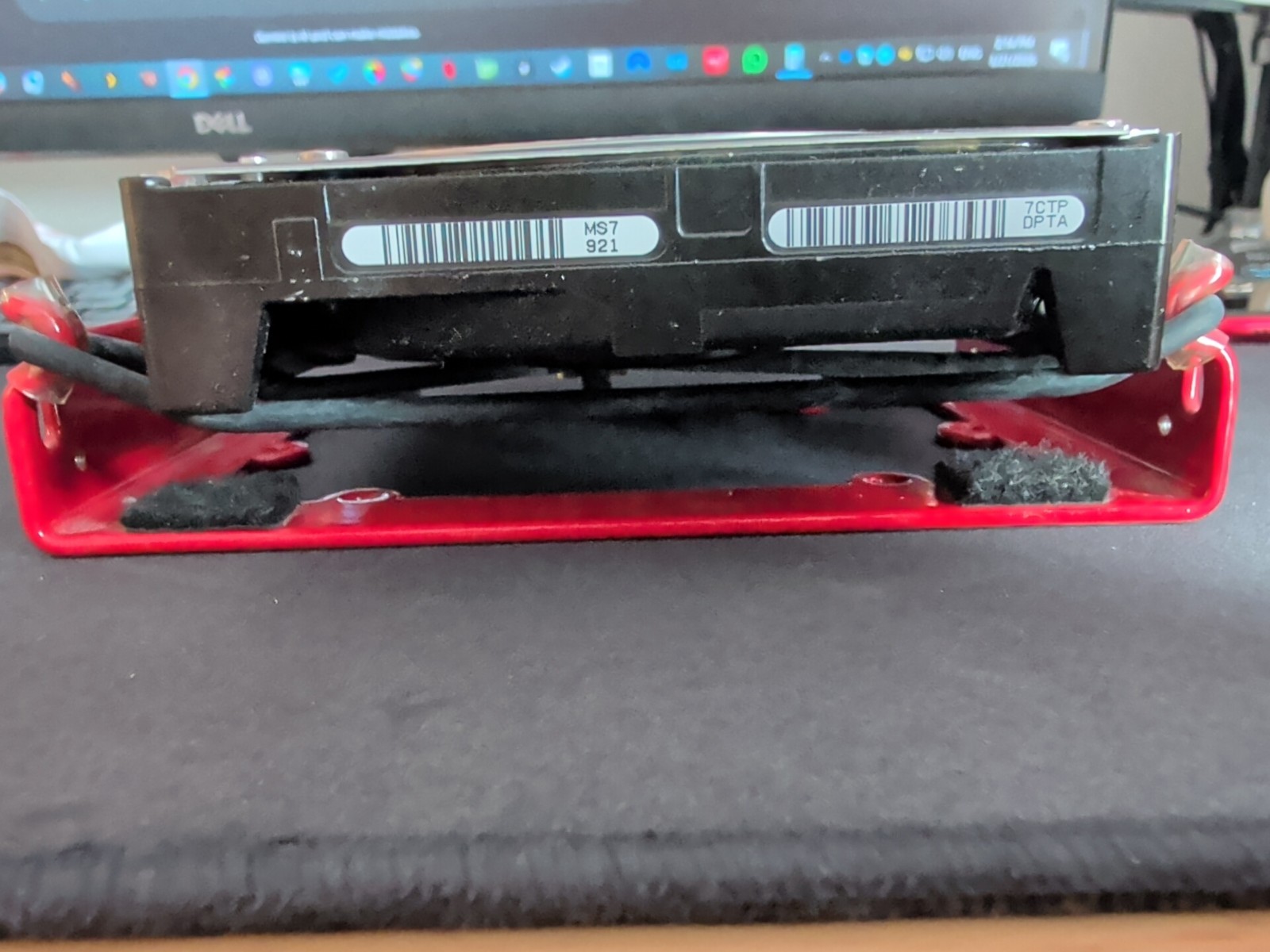 Universal 3.5 HDD Anti-Vibration Silent Mount – Red Edition – 5.25 Bay Adapter