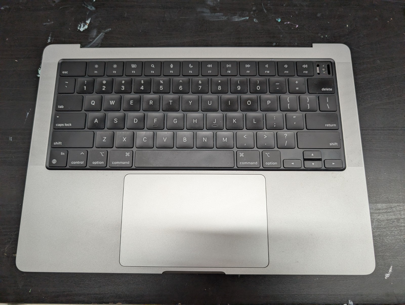 OEM Apple MacBook Pro 14″ M1 2021 A2442 Top Case Keyboard Trackpad Silver – A