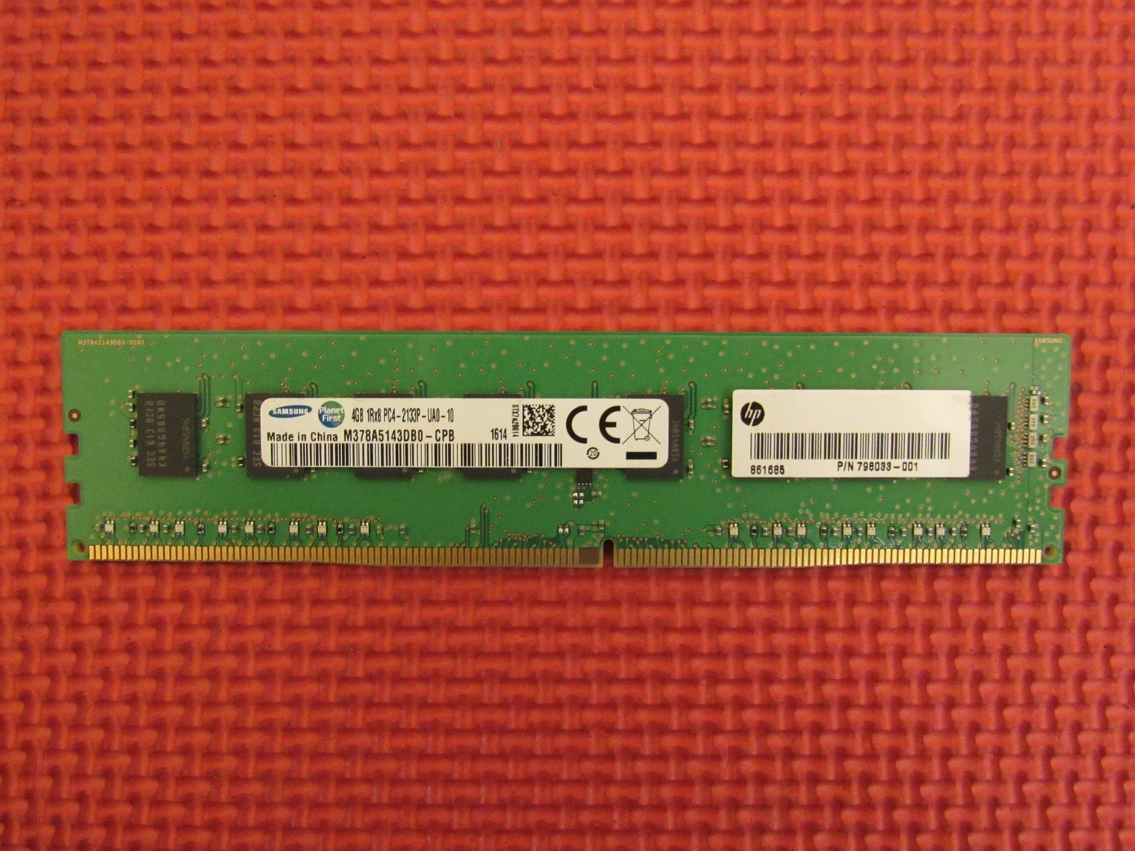 Samsung 4GB (1-Stick) PC4-17000 DDR4 2133 Desktop Memory RAM M378A5143DB0-CPB