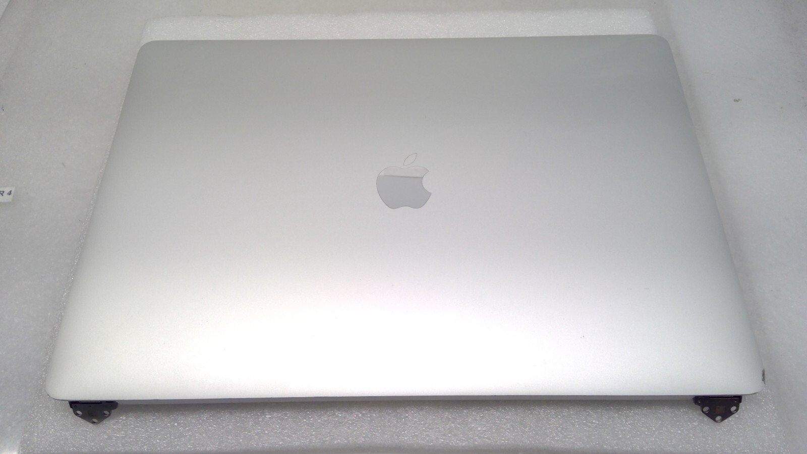 Geniune Apple LCD Screen Complete Assembly 15″MacBook Pro A1990 2018 2019 B3 S