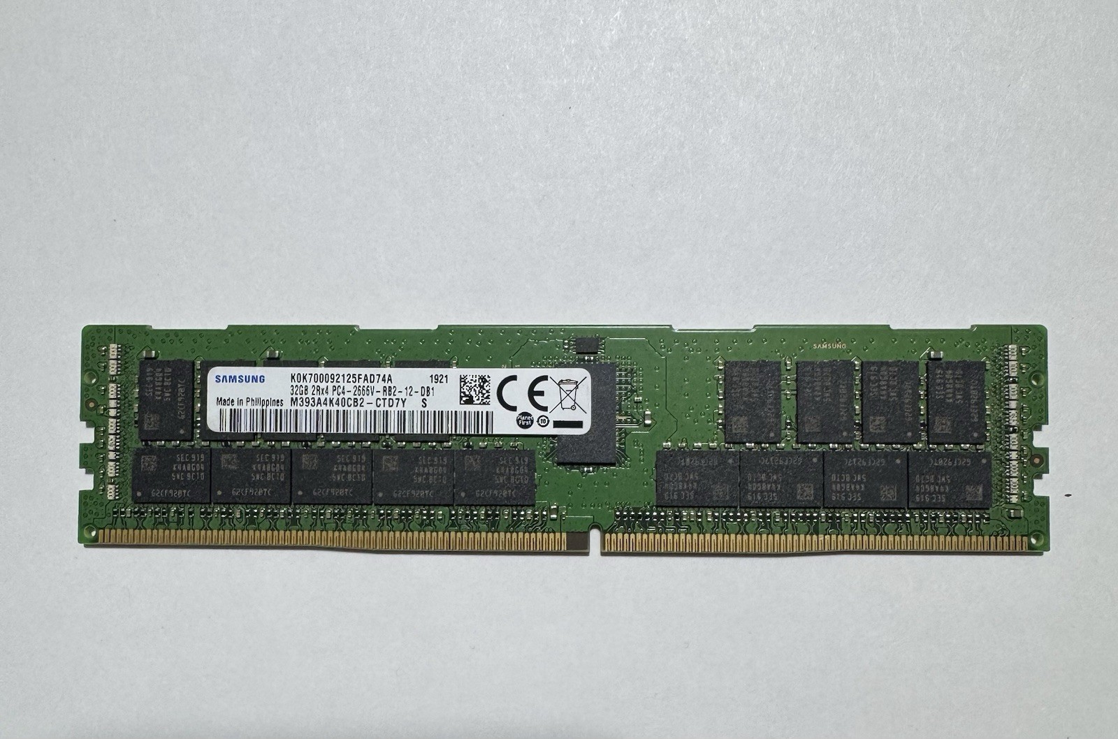 SAMSUNG 32GB 2RX4 PC4-2666V-RB2-12-DB1 M393A4K40CB2-CTD7Y SERVER RAM MODULE