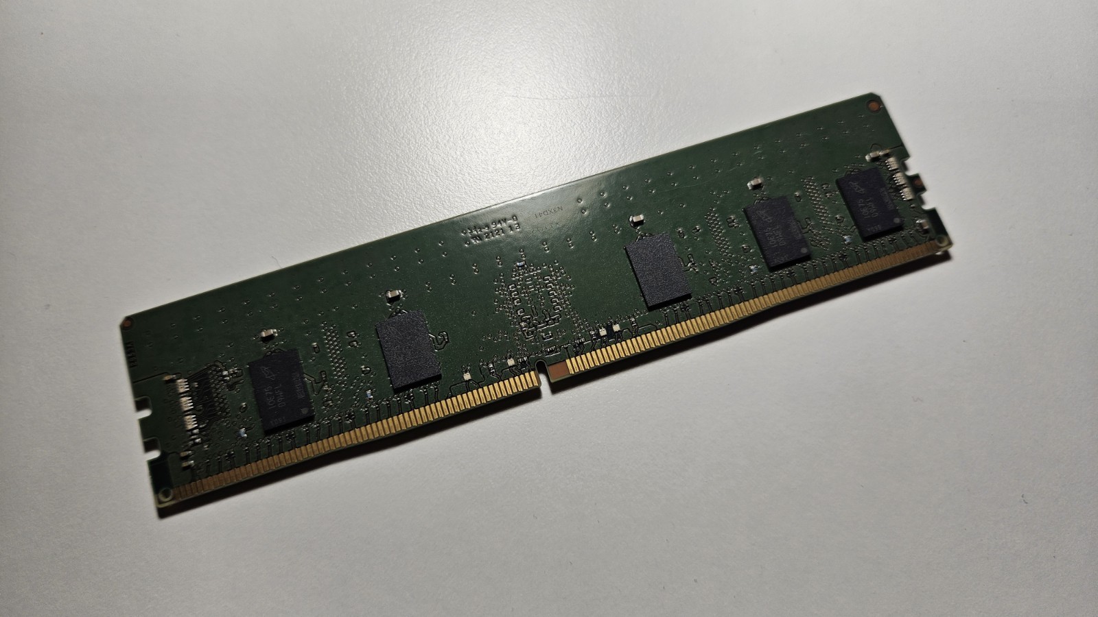 Micron RDIMM 8GB PC4-25600 DDR4-3200AA-RD1-12 DRAM ECC MTA9ASF1G72PZ-3G2ESTI