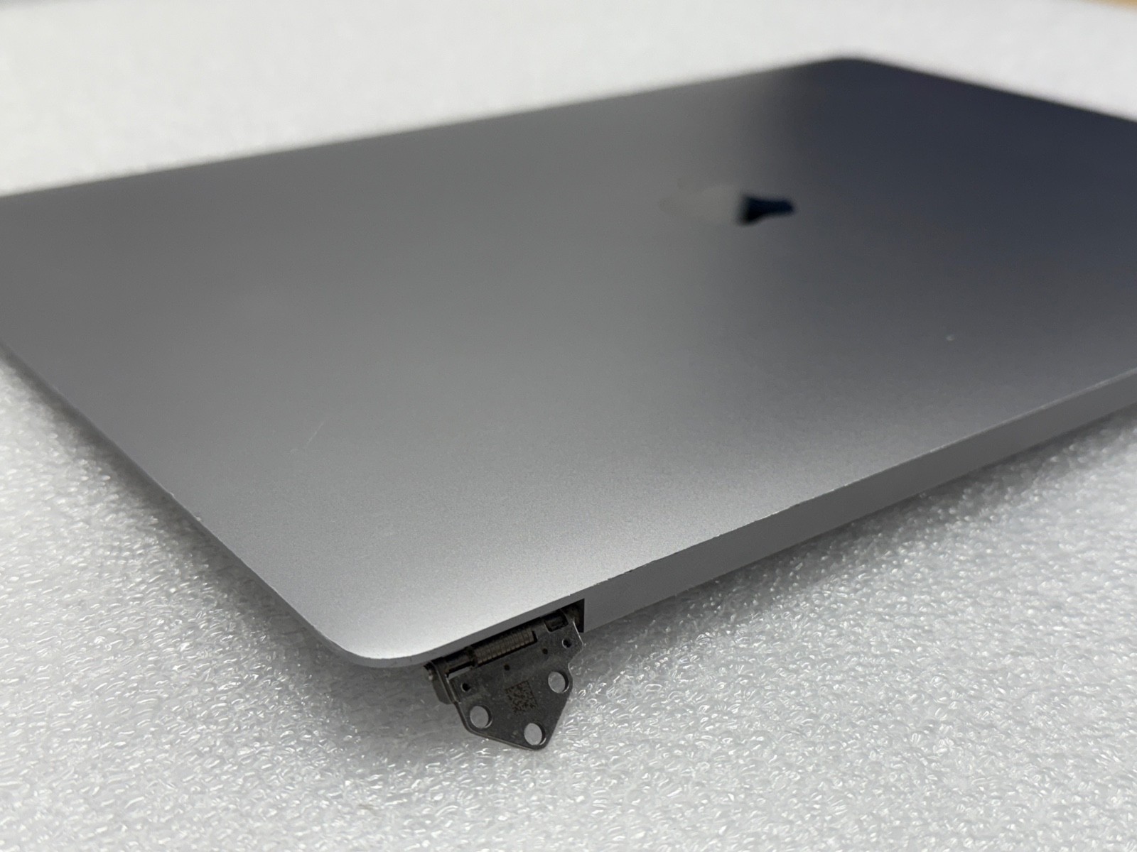 Genuine Apple LCD Screen Assembly 15″ MacBook Pro A1990 2018 2019 – Space Gray