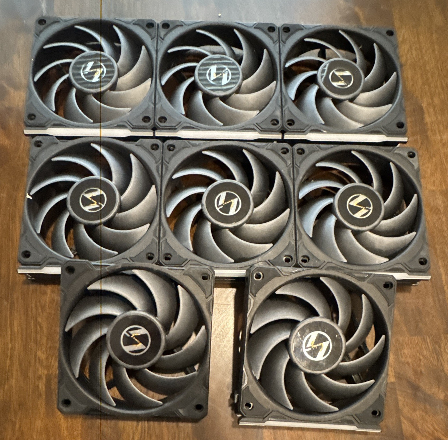 Lot of 8 Lian Li UNI Fan P28 140mm Black PWM 4-Pin 2600RPM 109.3CFM