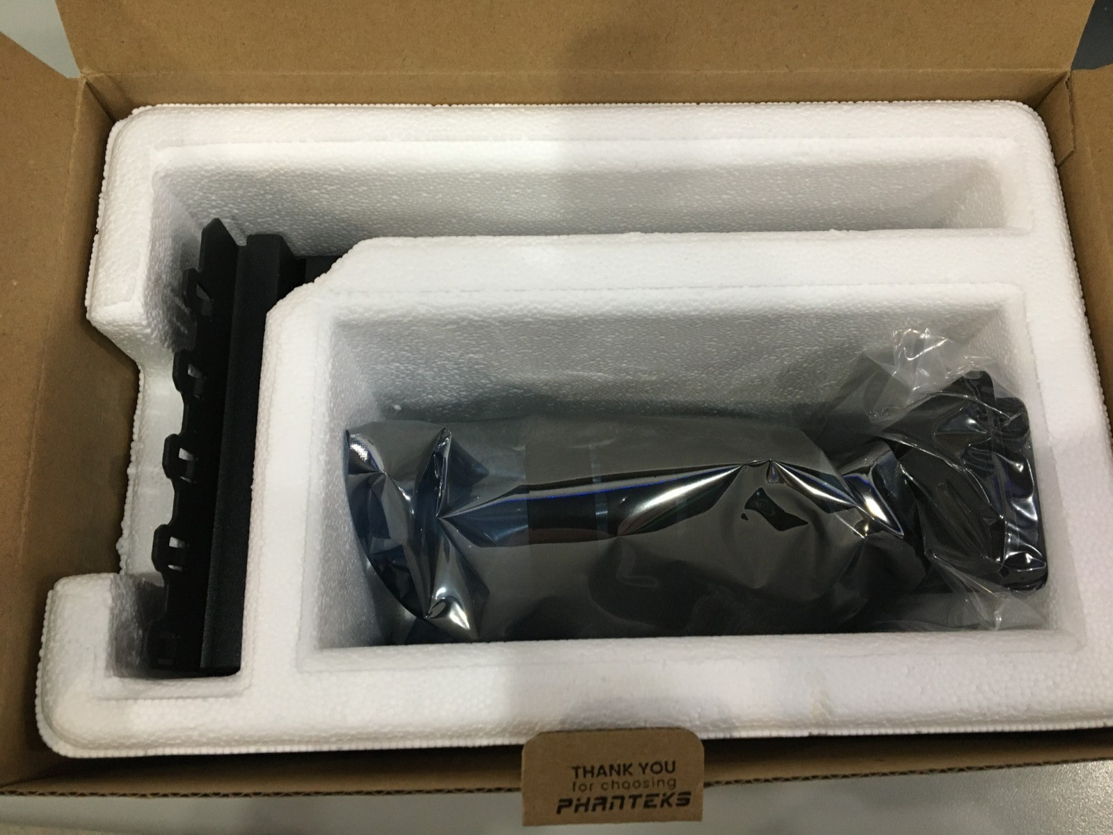Phanteks Gen4 Vertical GPU Bracket, 220mm Flat Line PCI-E Gen4 x16 Riser Cable