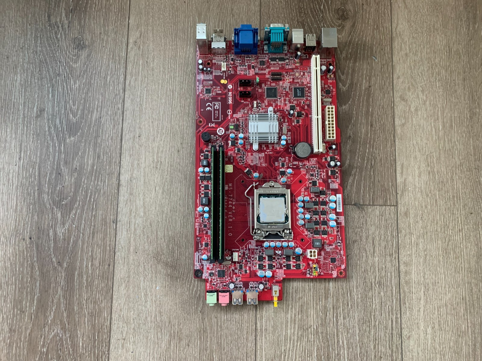 MSI MS-7744 motherboard. On-board audio, Gigabit LAN, VGA, HDMI, DVI CPU 4GB RAM