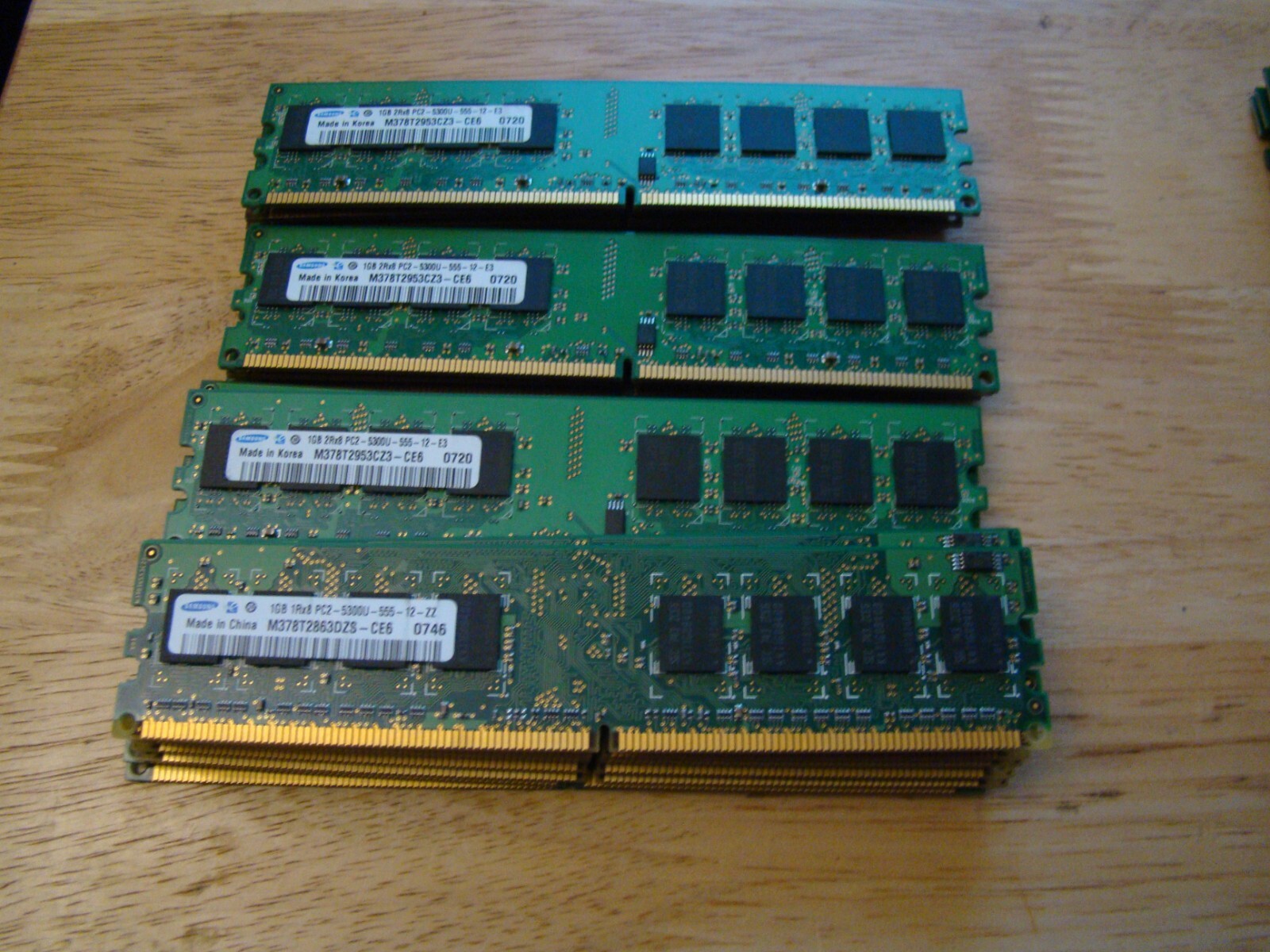 DDR2 1GB /PC2-5300 667MHz 240-Pin Desktop Memory Dual (DIMM) Non-ECC/Lot of 4