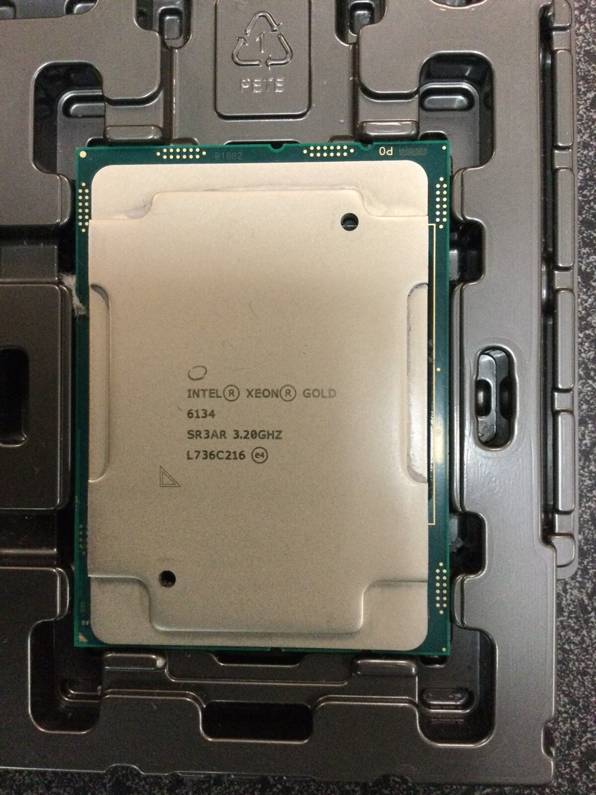 Intel Xeon Gold 6134 3.2 GHz 8-Cores SR3AR CD8067303330302