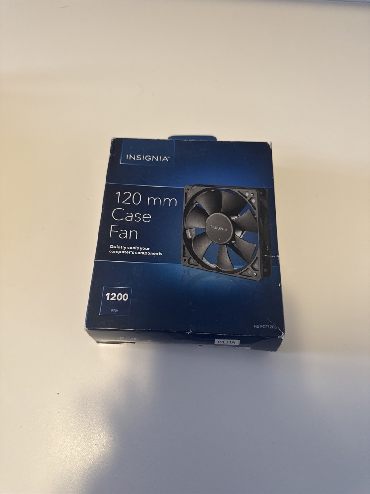 Insignia 120mm Case Fan 1200RPM 4-Pin Adapter 44CFM 13.8dBA-22.5dBA 18.9” Cord