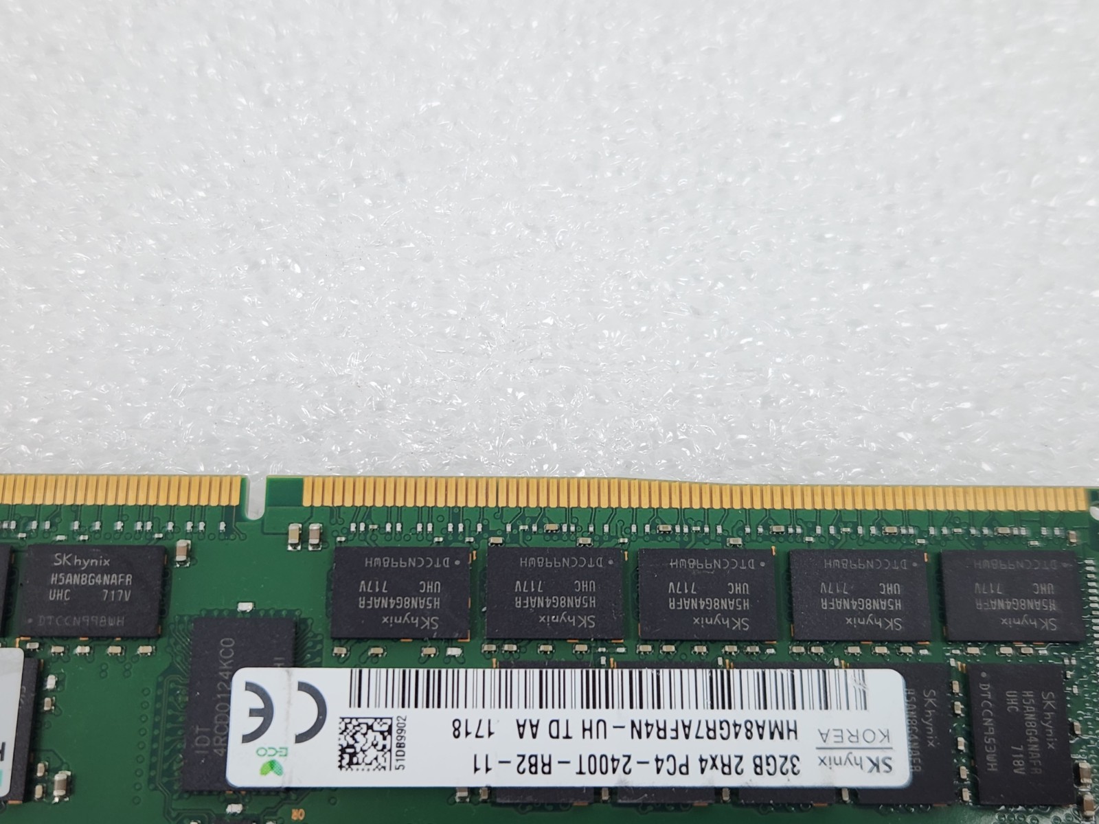 SK Hynix HMA84GR7AFR4N-UH 32GB (1x32GB) 2Rx4 PC4 2400T DDR4 Server Memory