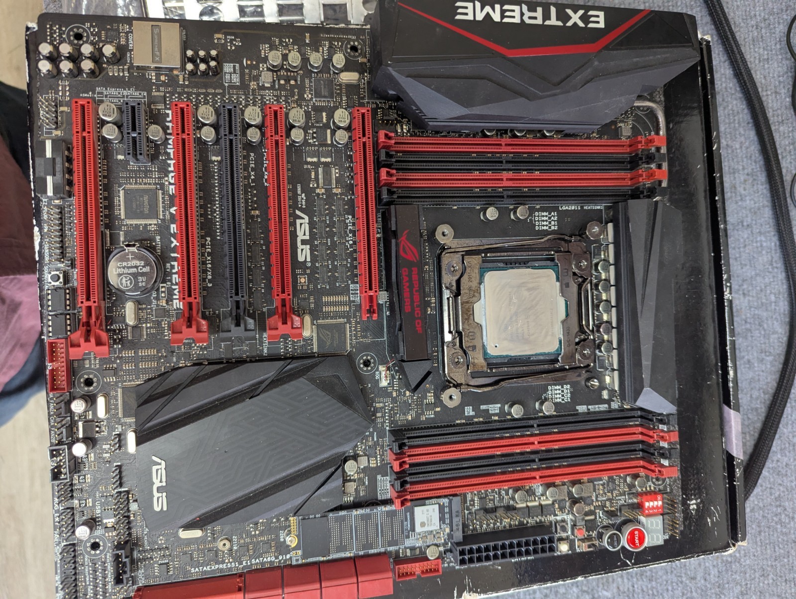 ASUS ROG RAMPAGE V Extreme + i7-5960X X99 LGA2011-3 2 BAD SLOTS Read*