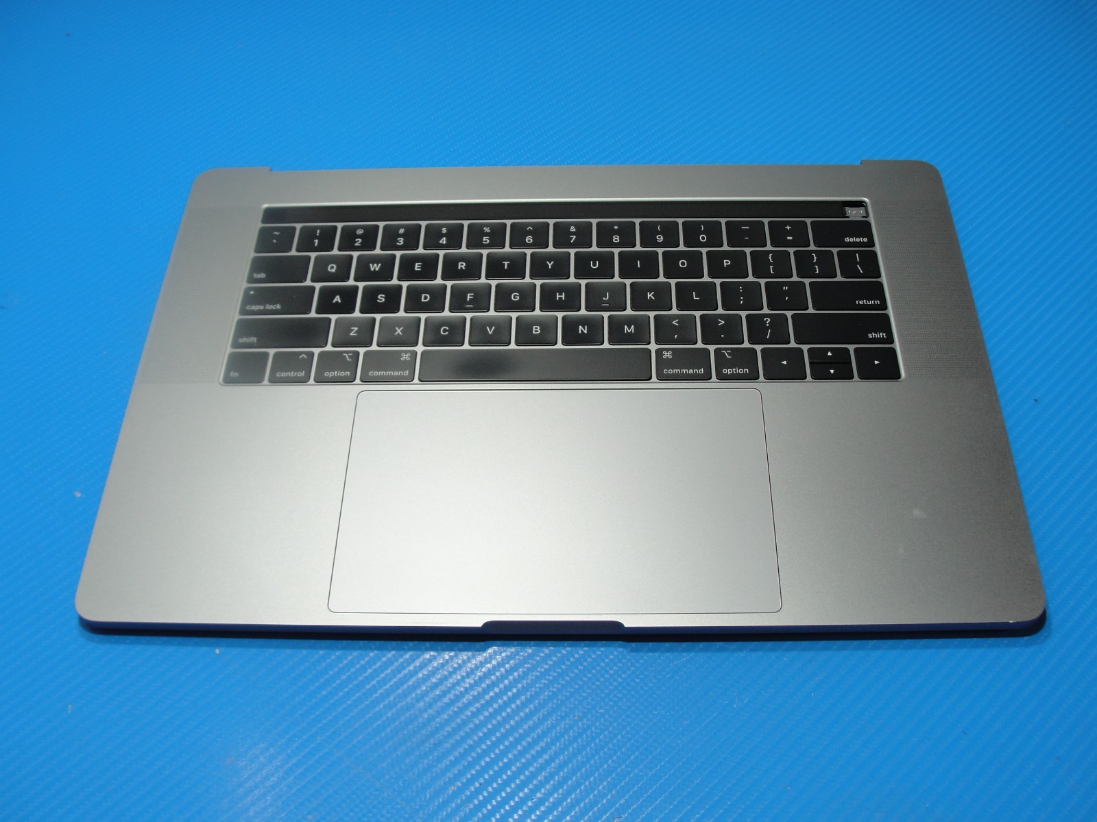 MacBook Pro A1990 2018 MR932LL/A 15″ Top Case Palmrest NO Battery Gray 661-10345