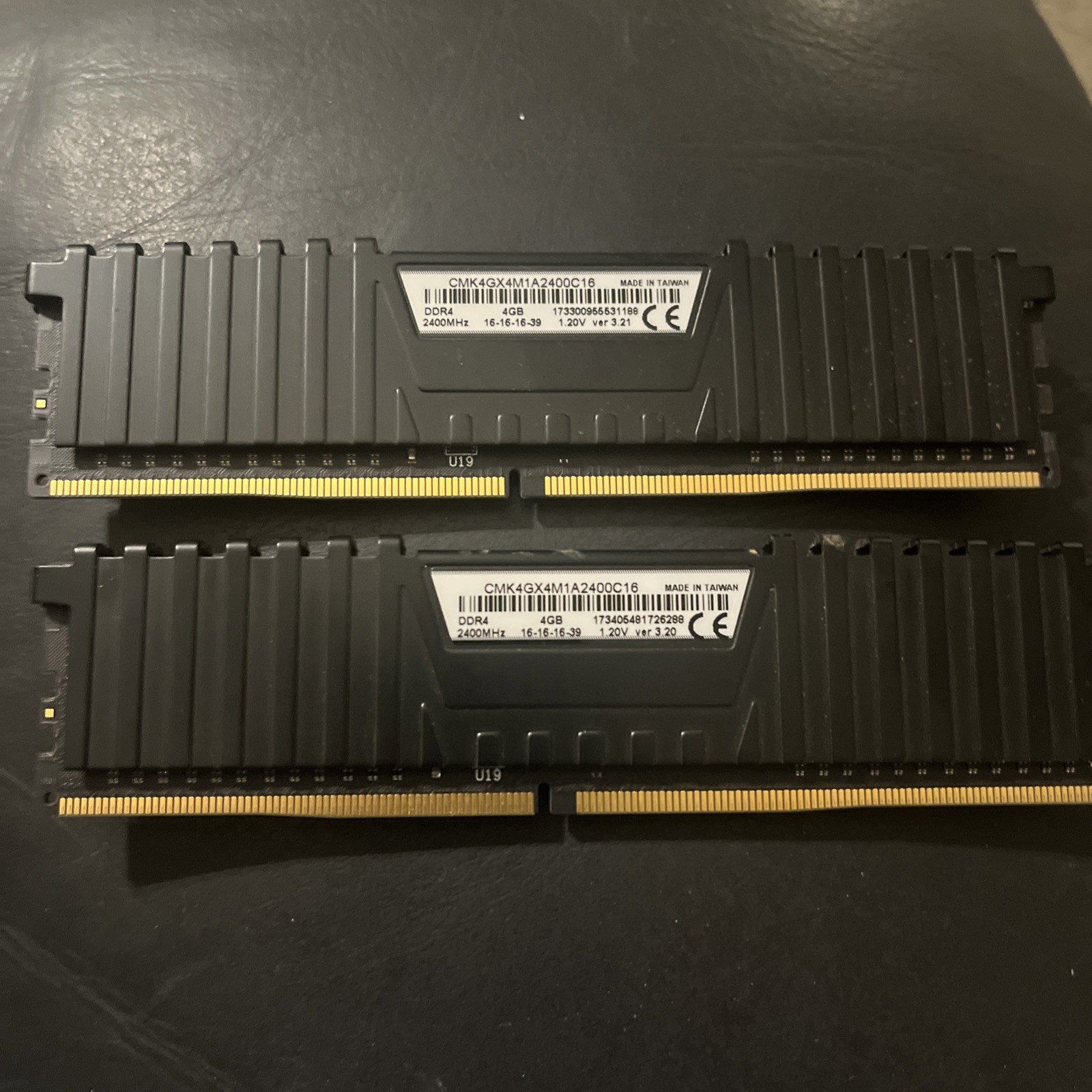 Corsair Vengeance LPX 8GB (2 X 4GB) DDR4 Dram 2400mhz Memory. WORKING